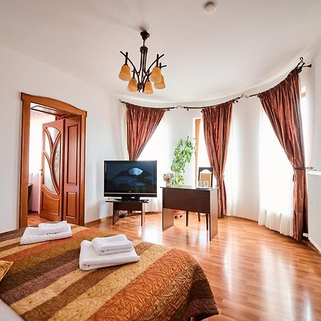 Pensiunea Kenza Тыргу-Муреш Экстерьер фото